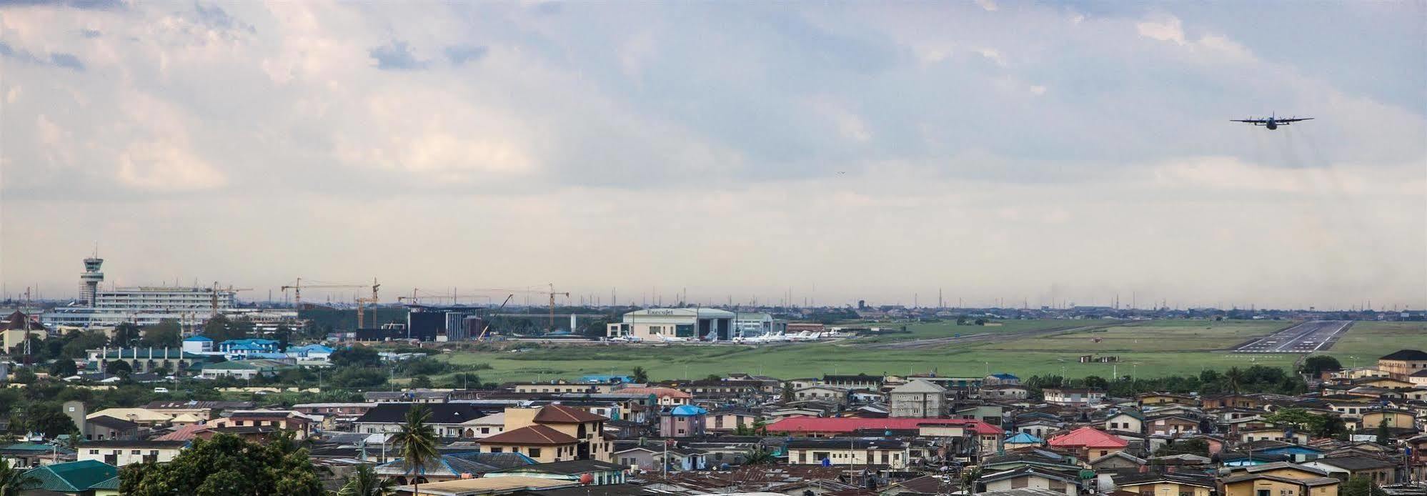 Golden Tulip Essential Lagos Airport Hotel エクステリア 写真